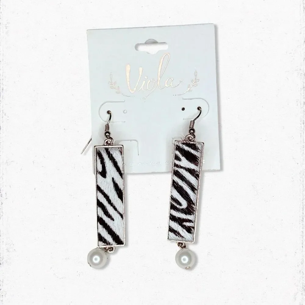 7185. Faux Zebra Goldtone Earrings